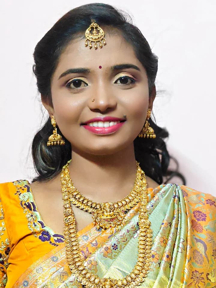 Jayasri Makeovers - Professional hd-bridal makeup and hairstyling in Bangalore