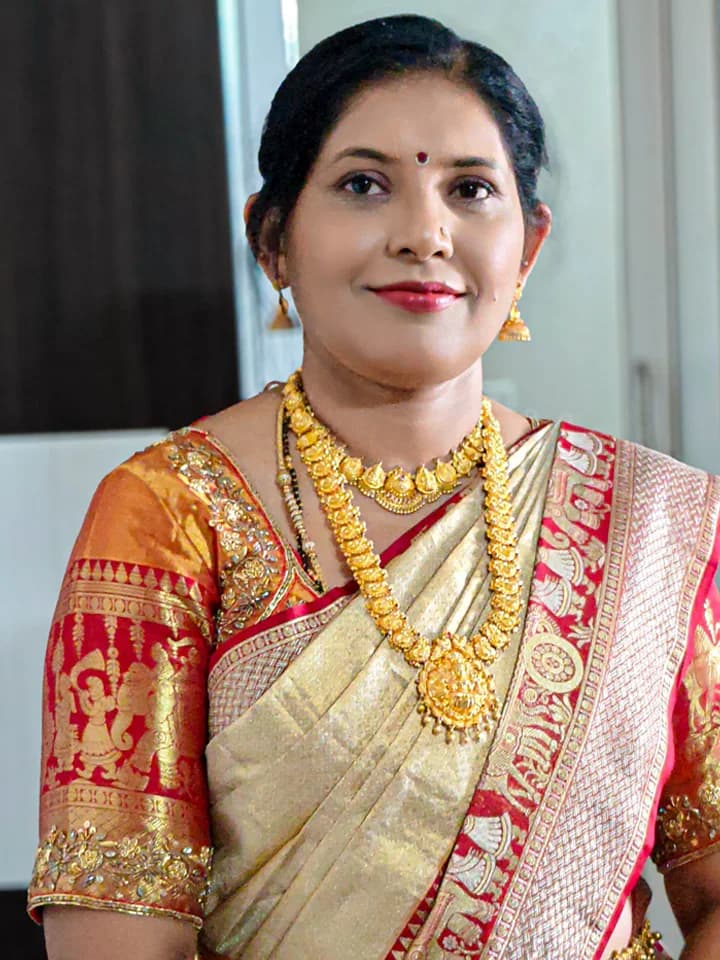 Jayasri Makeovers - Professional semi-hd makeup and hairstyling in Bangalore
