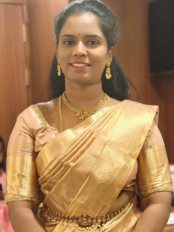 Jayasri Makeovers - Professional simple makeup and hairstyling in Bangalore