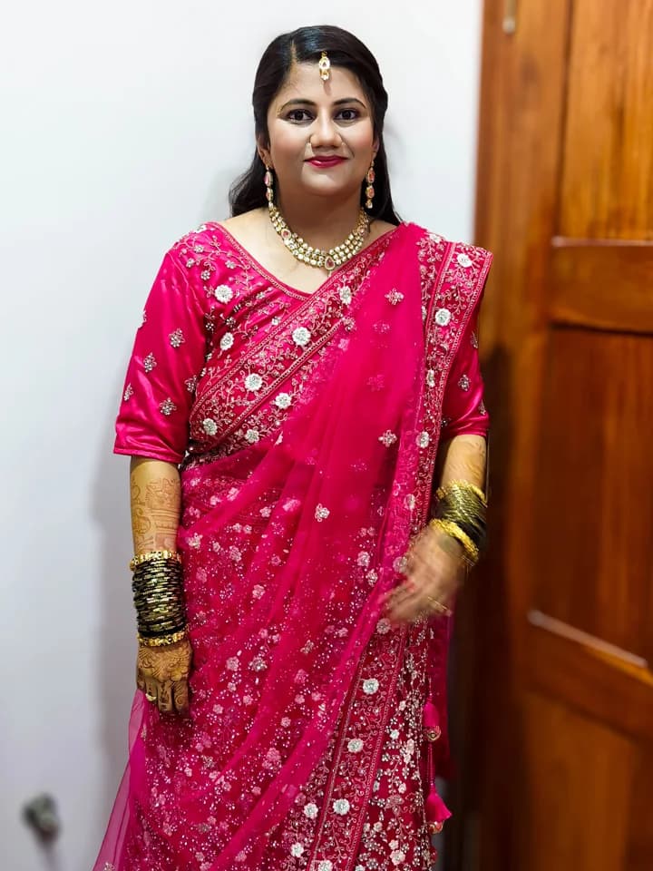 Jayasri Makeovers - Professional simple makeup and hairstyling in Bangalore
